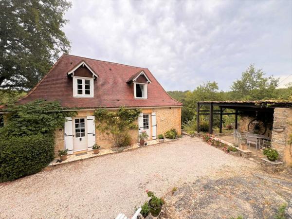 Maison ancienne - Belves RAVISSANTE PROPRIÉTÉ SUR COUR AVEC 2 MAISONS INDÉPENDANTES EN PIERRE (2 LITS ET 1 LIT) SUR 2,4 ACRES, PRÈS DE ST POMPON, DANS UN CADRE SUPERBE ET TRANQUILLE AVEC DE JOLIES VUES. PF90320