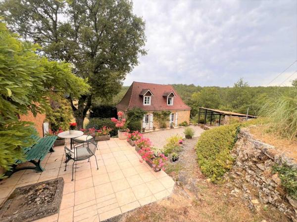 Maison ancienne - Belves RAVISSANTE PROPRIÉTÉ SUR COUR AVEC 2 MAISONS INDÉPENDANTES EN PIERRE (2 LITS ET 1 LIT) SUR 2,4 ACRES, PRÈS DE ST POMPON, DANS UN CADRE SUPERBE ET TRANQUILLE AVEC DE JOLIES VUES. PF90320