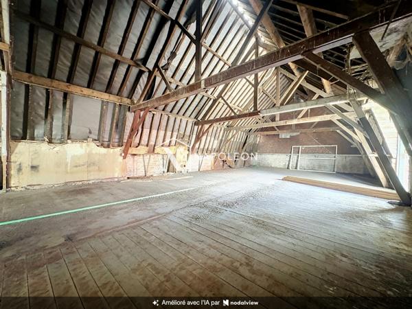 Loft à rénover d’environ 100 m² à vendre à Roubaix – T4 possible et parking