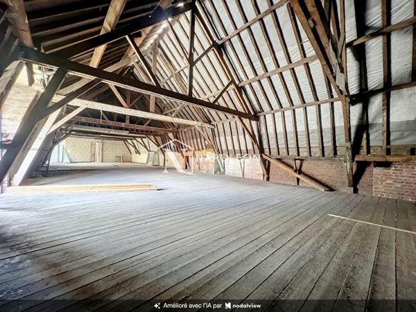 Loft à rénover d’environ 100 m² à vendre à Roubaix – T4 possible et parking