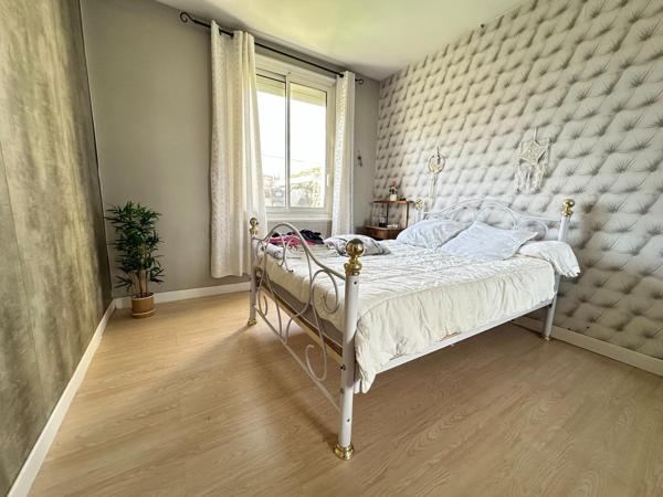 A VISITER SUR BOLLENE (84) MAGNIFIQUE MAISON DE PLAIN PIED DE 80  M² ENV. SUR TERRAIN CLOS ET ARBORE DE 348 M²