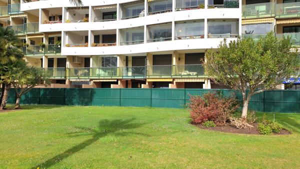 Studio de 28 m2 face à la plage avec terrasse et jardinet