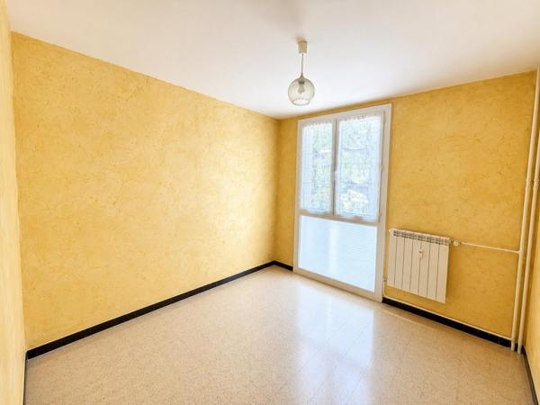 Spacieux appartement proche des commodités avec véranda