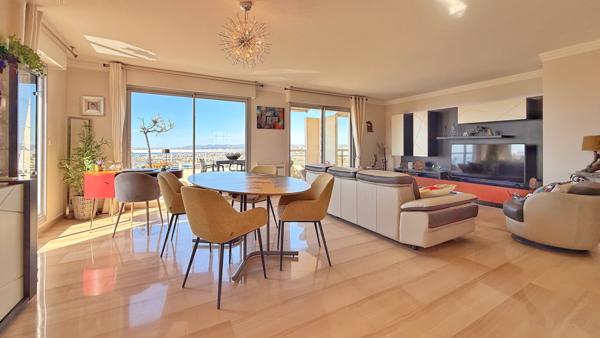 A VENDRE Dernier étage Appartement 3 pièces avec vue mer exceptionnelle à Nice