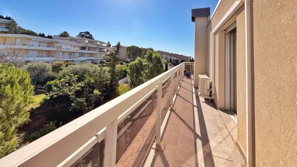 A VENDRE Dernier étage Appartement 3 pièces avec vue mer exceptionnelle à Nice