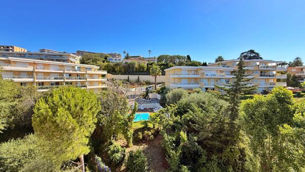 A VENDRE Dernier étage Appartement 3 pièces avec vue mer exceptionnelle à Nice