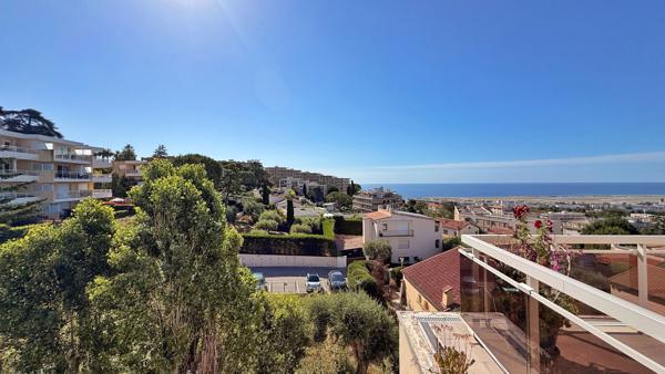 A VENDRE Dernier étage Appartement 3 pièces avec vue mer exceptionnelle à Nice