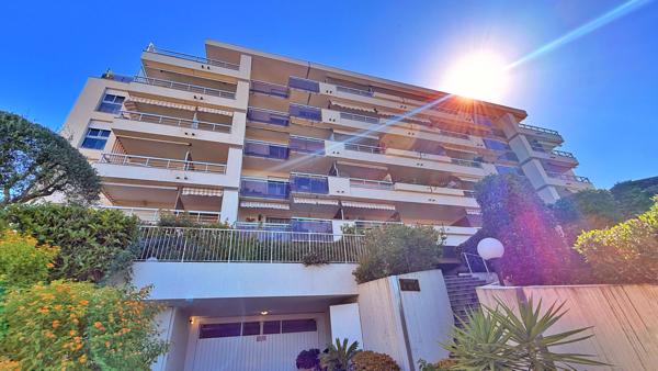 A VENDRE Dernier étage Appartement 3 pièces avec vue mer exceptionnelle à Nice