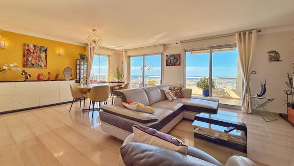 A VENDRE Dernier étage Appartement 3 pièces avec vue mer exceptionnelle à Nice