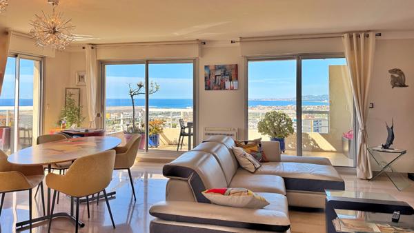A VENDRE Dernier étage Appartement 3 pièces avec vue mer exceptionnelle à Nice