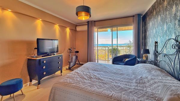 A VENDRE Dernier étage Appartement 3 pièces avec vue mer exceptionnelle à Nice