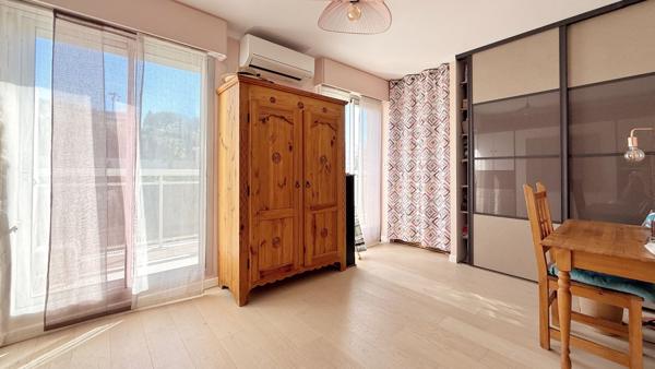 A VENDRE Dernier étage Appartement 3 pièces avec vue mer exceptionnelle à Nice