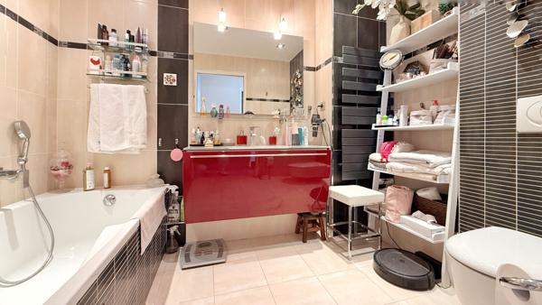 A VENDRE Dernier étage Appartement 3 pièces avec vue mer exceptionnelle à Nice