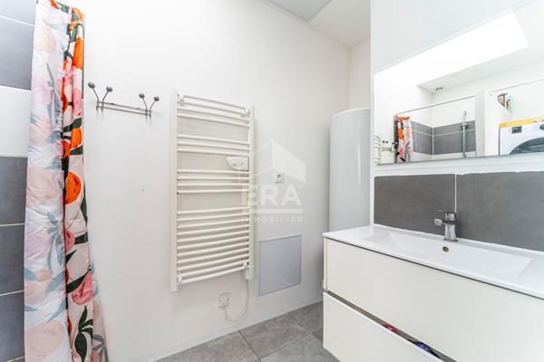 Maison et appartement avec garage à Lille
