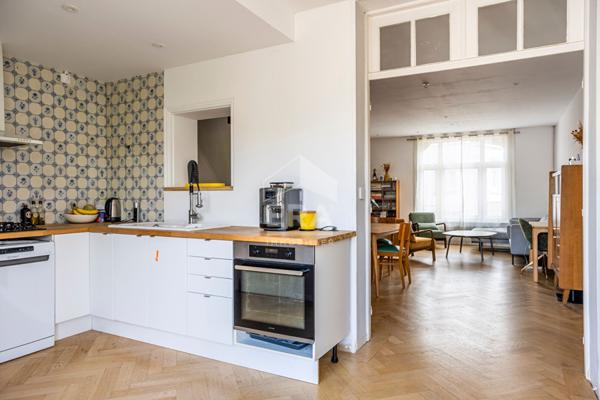 Maison et appartement avec garage à Lille
