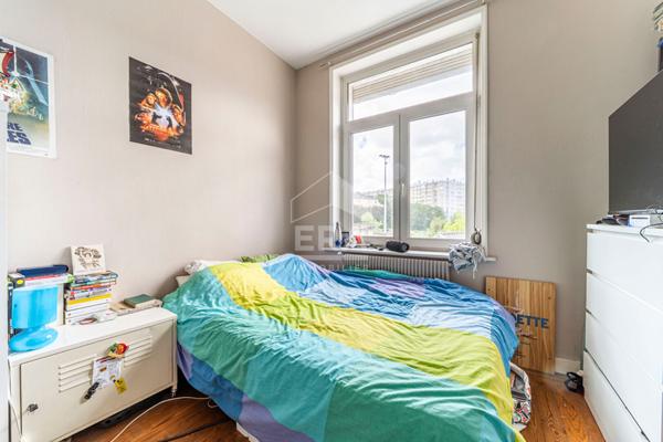 Maison et appartement avec garage à Lille