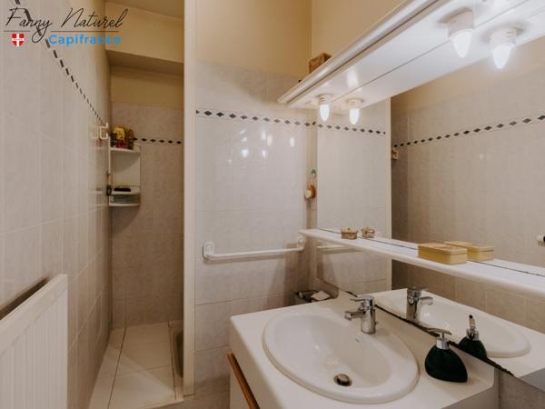 A vendre : Appartement T5 en Duplex avec terrasse et place de parking- Dernier étage- centre CHAMBERY (73)