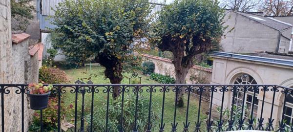 Grande maison de caractère, jardin, garages