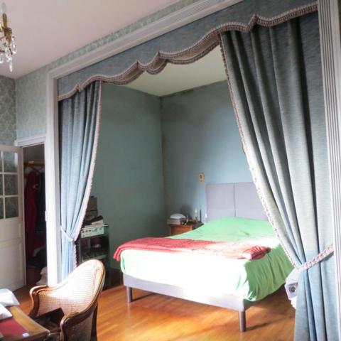 Grande maison de caractère, jardin, garages