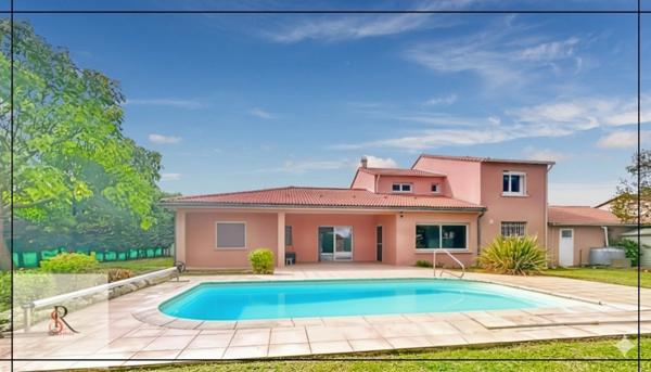 Maison familiale de 212m² avec jardin 1200m² et piscine - 6 chambres