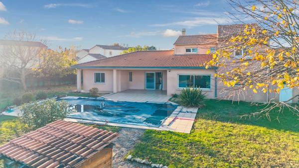 Maison familiale de 212m² avec jardin 1200m² et piscine - 6 chambres