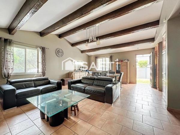 Maison Individuelle avec piscine, garage, proche ville