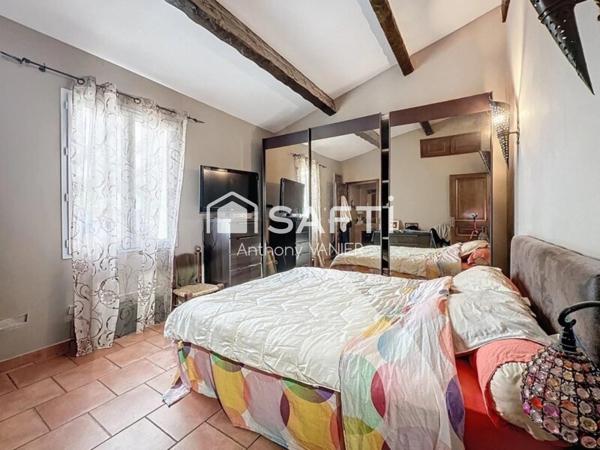 Maison Individuelle avec piscine, garage, proche ville