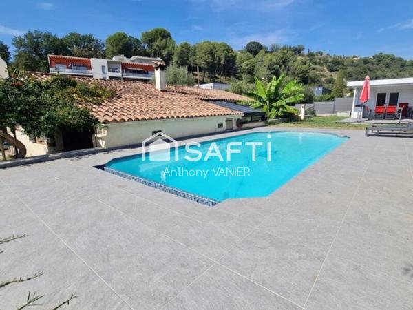 Maison Individuelle avec piscine, garage, proche ville