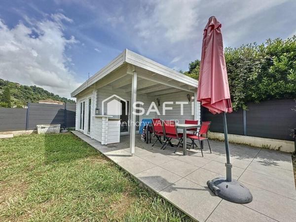 Maison Individuelle avec piscine, garage, proche ville