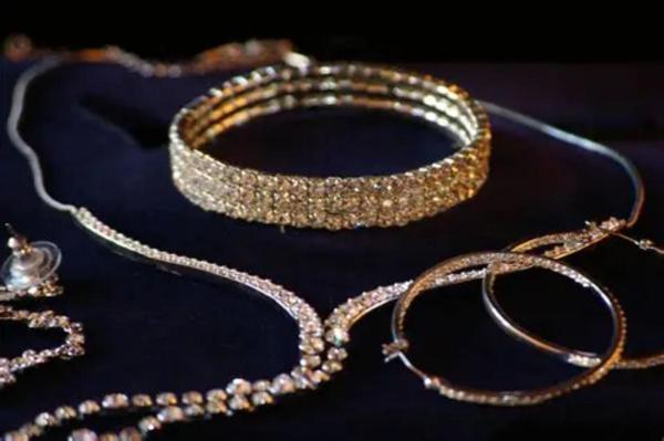 21140 Semur En Auxois - Fonds de commerce Bijouterie Horlogerie