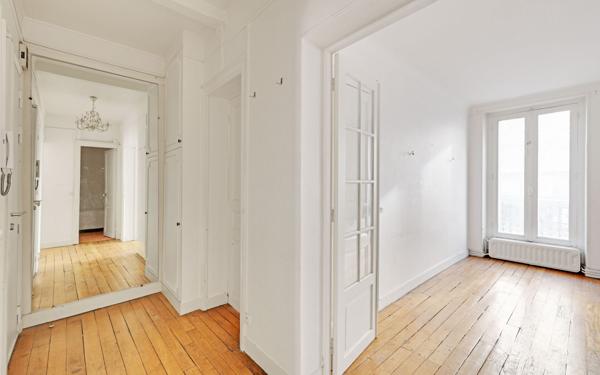 Appartement à vendre    2 pièces • 50 m2 Paris 14