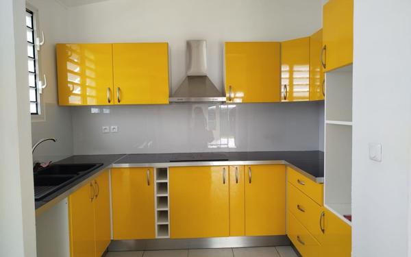 Maison à louer    3 pièces • 73 m2 Sainte-Anne