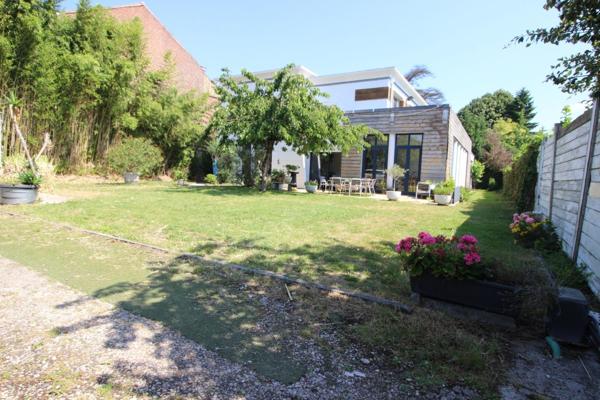 Villa 400m² jardin garage et parkings