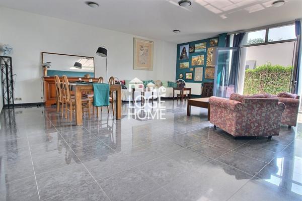 Villa 400m² jardin garage et parkings