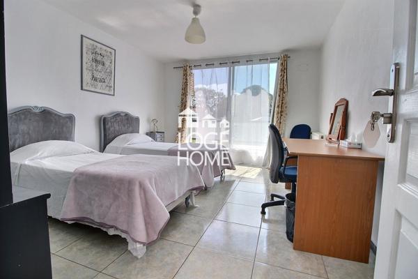 Villa 400m² jardin garage et parkings
