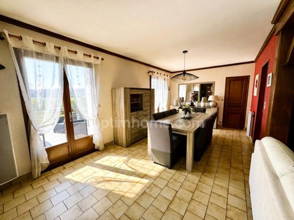 Maison à vendre à Glos (14100), 130 m², 4 chambres, jardin paysager et grand sous-sol, proche Lisieux