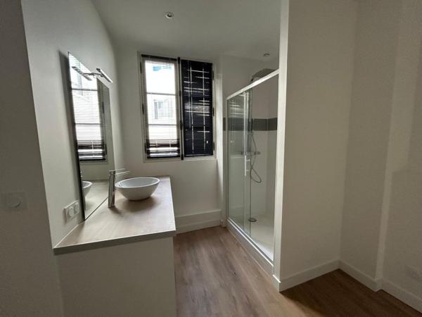 Appartement Rénové * 2 Pièces * 35 M² * 44000 Nantes * 580 * 40 * 620,  
Nantes 44000