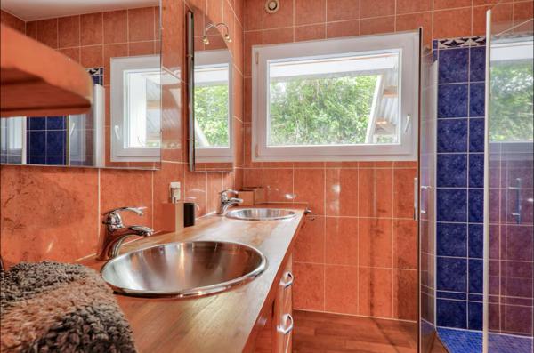 A vendre ensemble immobilier habitation et batiment professionnel a Sarzeau