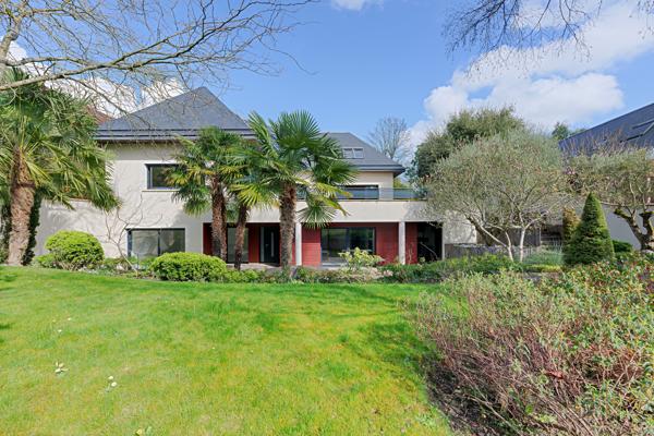 Maison
         9 pièces
        - 433 m² 1 750 000 € *