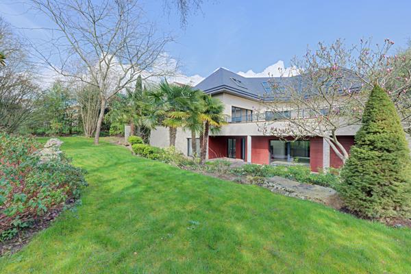 Maison
         9 pièces
        - 433 m² 1 750 000 € *