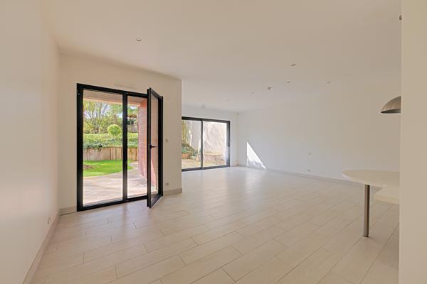 Maison
         9 pièces
        - 433 m² 1 750 000 € *
