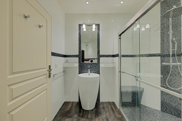 Maison
         9 pièces
        - 433 m² 1 750 000 € *