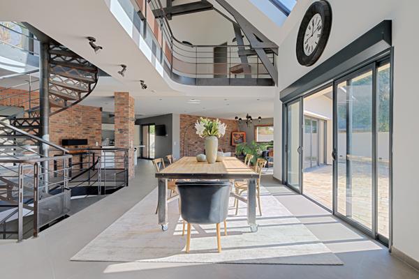 Maison
         9 pièces
        - 433 m² 1 750 000 € *