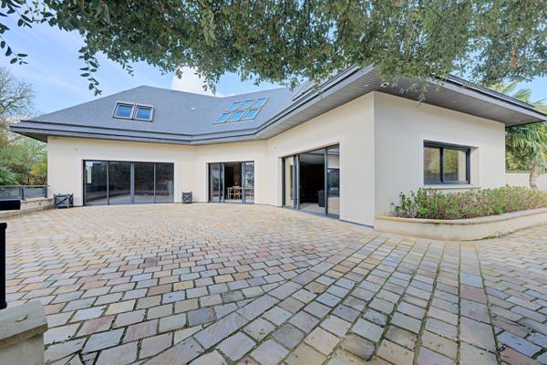 Maison
         9 pièces
        - 433 m² 1 750 000 € *