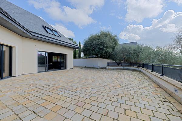 Maison
         9 pièces
        - 433 m² 1 750 000 € *