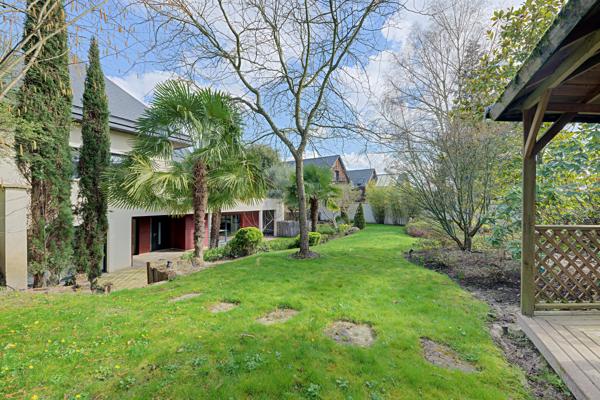 Maison
         9 pièces
        - 433 m² 1 750 000 € *