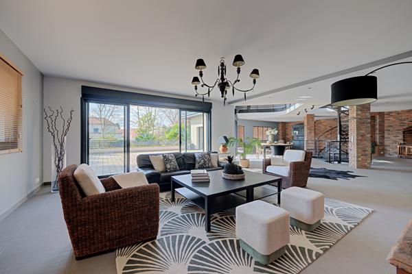 Maison
         9 pièces
        - 433 m² 1 750 000 € *