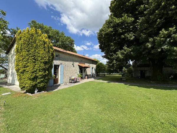 Maison en pierre 160 m² – Terrain et piscine – sans voisins