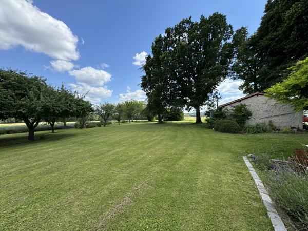 Maison en pierre 160 m² – Terrain et piscine – sans voisins