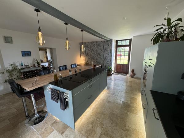 Maison en pierre 160 m² – Terrain et piscine – sans voisins